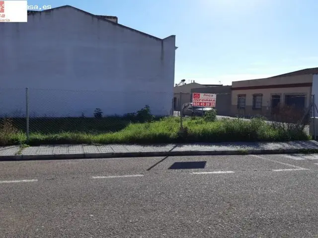 Solar Esquina Montijo Zona El Valle 134m2