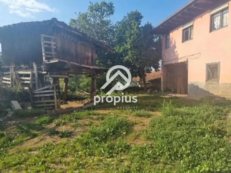 Chalet en Arriondas para Reformar con Hórreo y Vistas Inmejorables