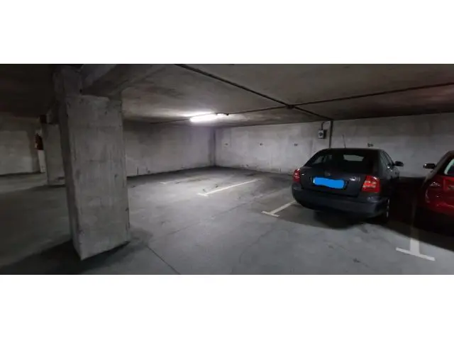 Plaza de Garaje en Alquiler El Ensanche Moto Puerta Automatica