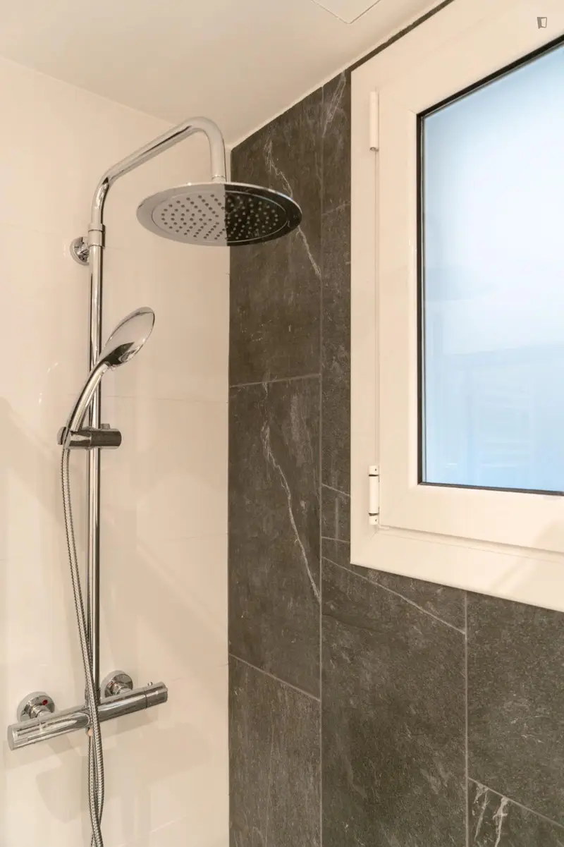 Habitacion Doble en Piso Reformado en Eixample Izquierdo