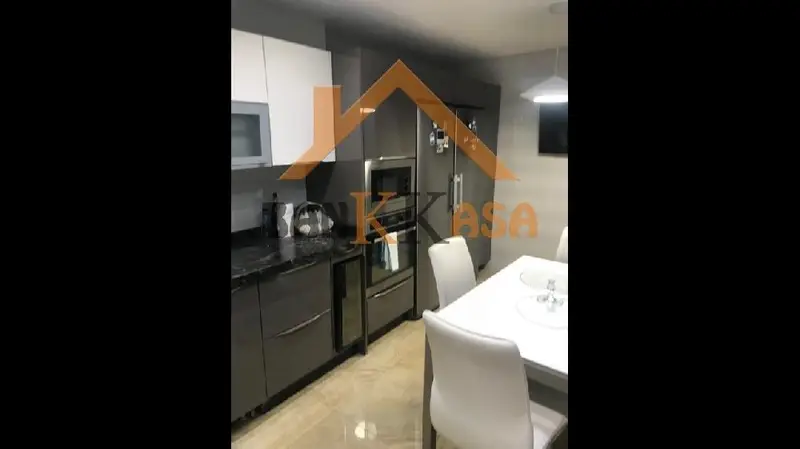 Dúplex Reformado en El Ejido Oeste 4 Dormitorios Garaje