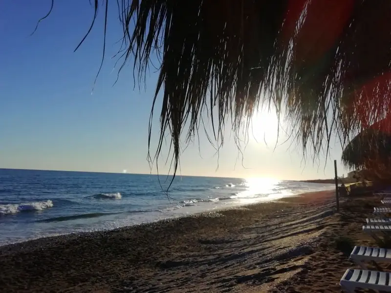 Apartamentos de Lujo en Caleta de V	alez - Vistas al Mar y Piscina