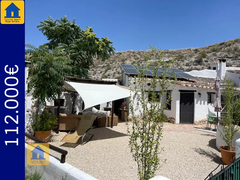 Casa Cueva en Galera con Vistas Panorámicas y Patio