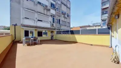 Piso Reformado con Terraza en Les Termes