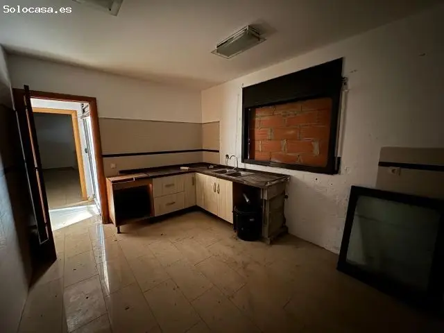 Casa en Venta Canyelles 325m2 Jardin Piscina Semi Reformada