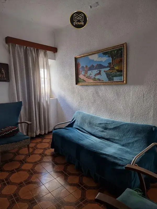 Casa amplia para reformar en Jaén con gran potencial