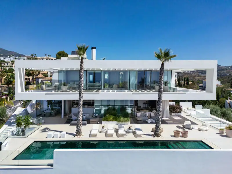 Villa de Lujo en Venta: 6 Dormitorios, Piscina y Vistas Impresionantes