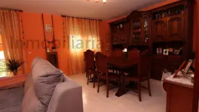 Chalet adosado en venta en Calle Amable Arias Yebra