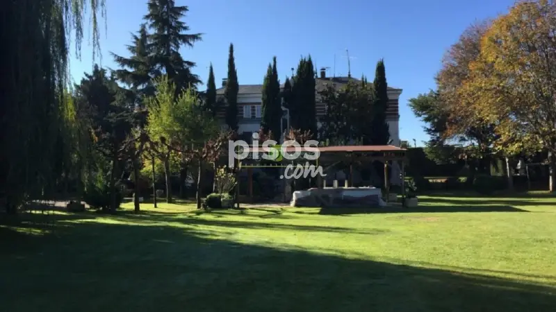Chalet en venta en Avenida de Asturias, cerca de Calle del Maestro Uriarte