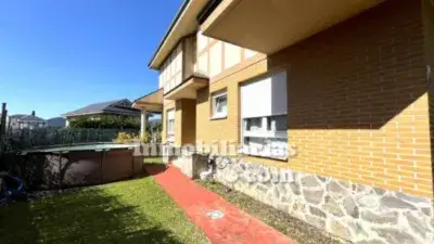 Chalet adosado en venta en Calle Loma