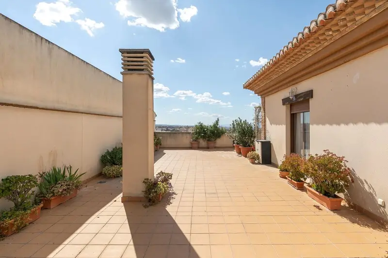 Ático con Terraza Panorámica en La Zubia Granada
