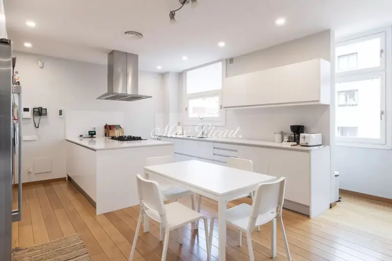 Vivienda en Turó Park con Terraza y Parking