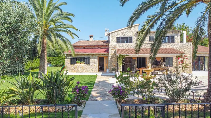 Finca Rural en Binissalem Mallorca con 8 Dormitorios y Piscina