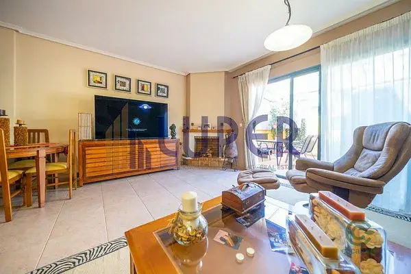 Chalet adosado moderno en Muchamiel con piscina y seguridad 24h