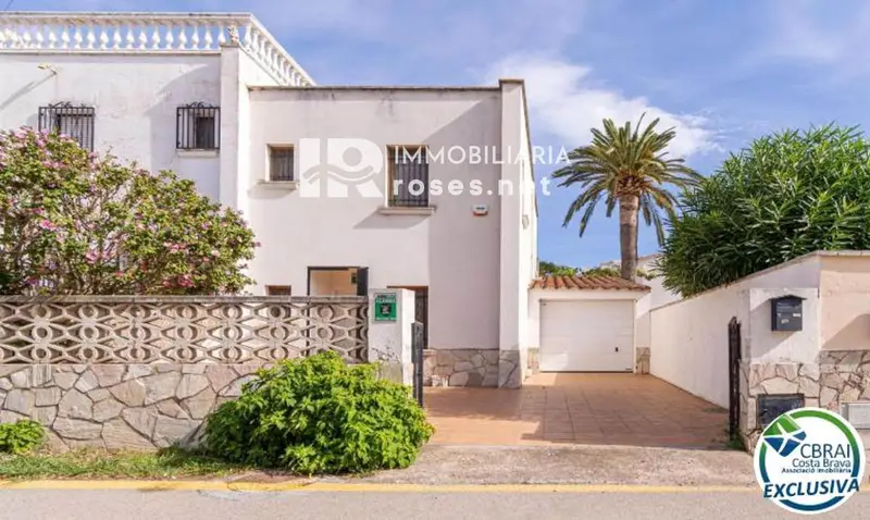 Chalet en Venta Empuriabrava 4 Dormitorios 2 Baños Jardin Garaje