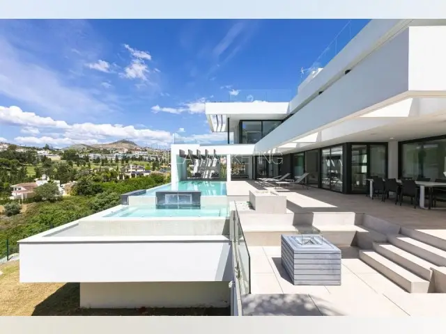 Casa-Villa de 6 Dormitorios alquiler Nueva Andalucia, España