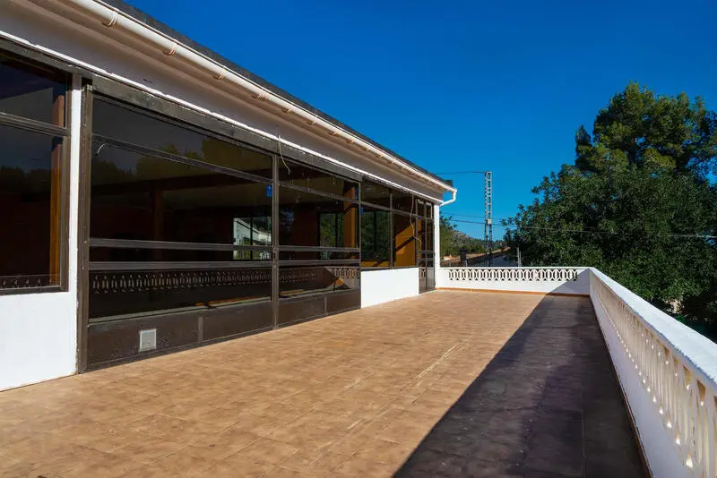 Local Comercial en Alcalali con Terraza y Aparcamiento
