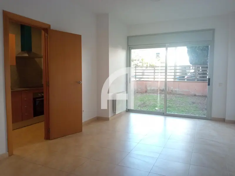 Alquiler Bajo Celrà Girona 3 habitaciones 2 baños Terrazas Parking Piscina