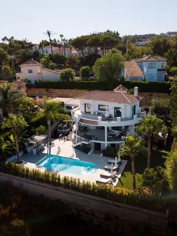 Casa Villa 5 Dormitorios Marbella Vistas al Mar Piscina Gimnasio