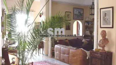 Casa de Lujo en Venta: Amplia y Espaciosa con Patio Andaluz