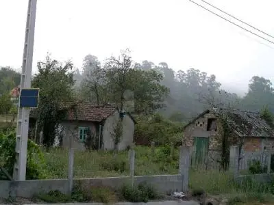 Chalet independiente en Ponteareas con dos edificaciones y parcela de 600m2