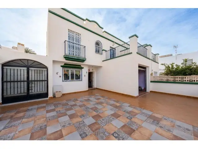 Dúplex en Rioja Almería 4 Dormitorios Garaje y Almacén