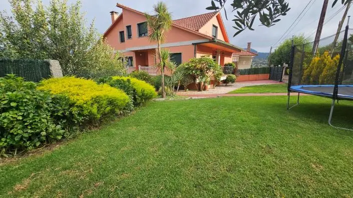 Casa en Venta 6 Dormitorios Mañufe Gondomar Galicia
