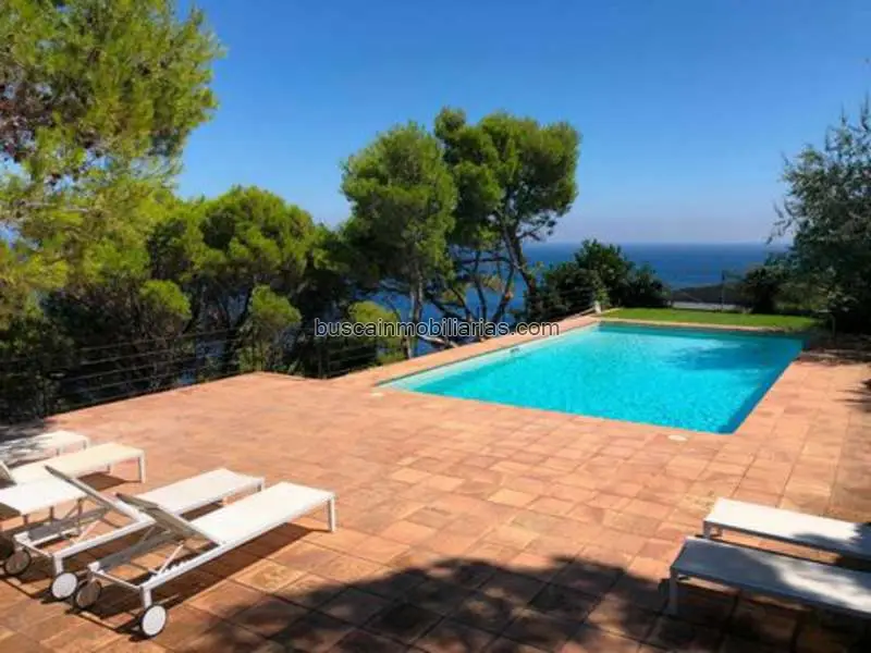 Villa de Lujo en Begur con Vistas al Mar