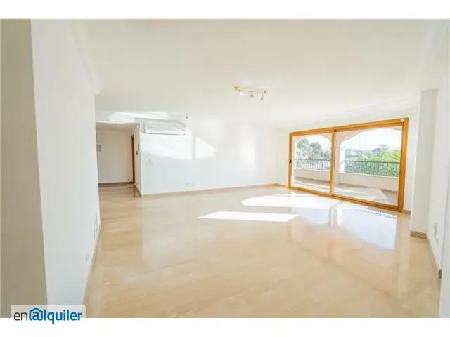 Alquiler Piso con Vistas al Mar y Piscina en Ponent