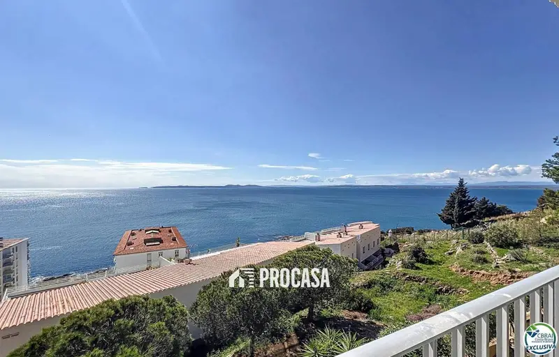 Apartamento en Roses con Vistas Panorámicas al Mar