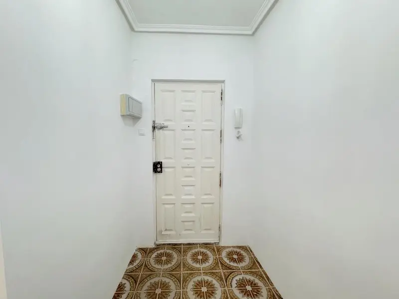 Piso en venta en Almería ciudad: Luminoso con terraza y cerca de la playa