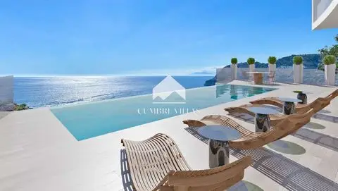 Villa de Lujo 4 Dormitorios La Herradura Vistas al Mar