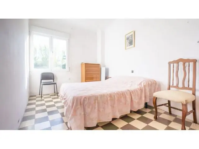 CASA Y LOCAL COMERCIAL EN GRAN TERRENO DE 420 M2 La Granada