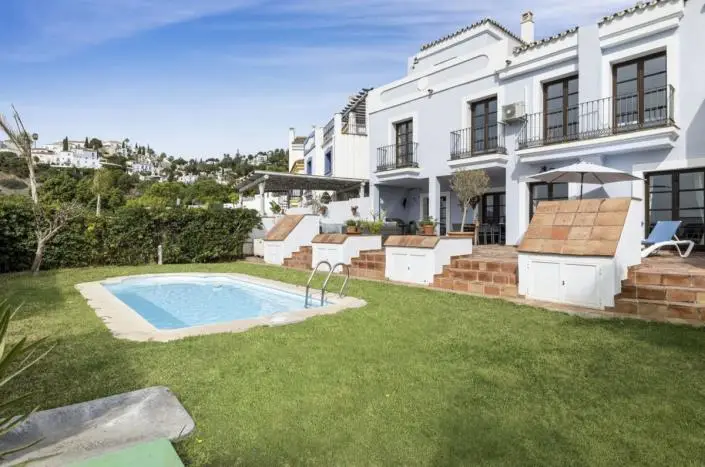 Villa de Lujo con Vistas al Mar en Benahavis