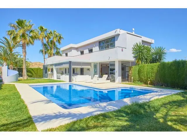 Chalet Moderno 4 Dormitorios Rio Park Mutxamel 384m2