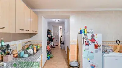Piso en venta en Alora: 3 dormitorios, patio y ascensor