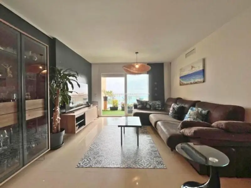 Apartamento en Es Viver Ibiza con Vistas al Mar y 3 Dormitorios