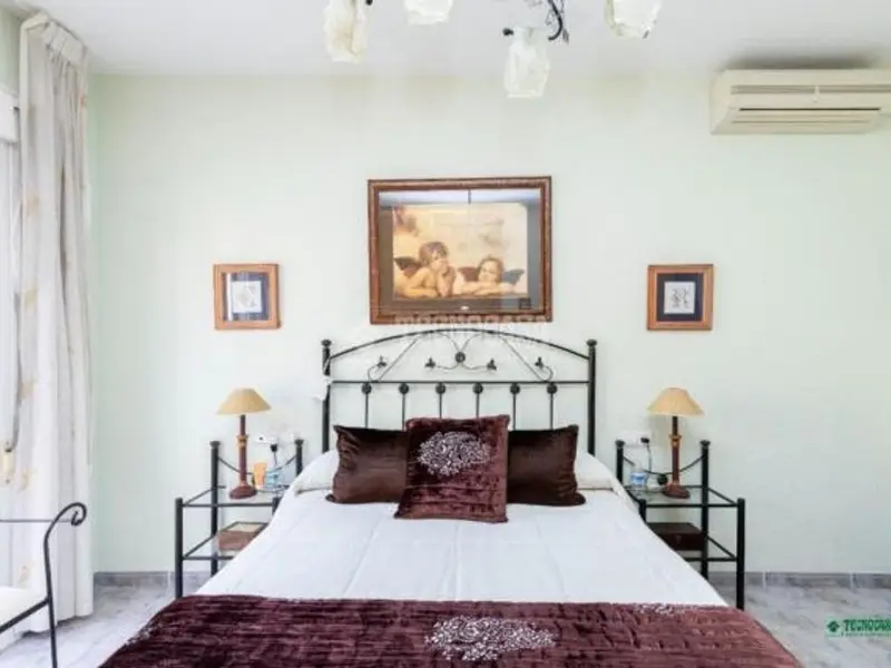 Chalet en Venta en Almería 4 habitaciones 2 baños