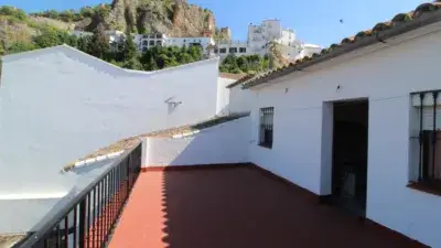Casa Adosada 6 Dormitorios 2 Baños Patio 351m²