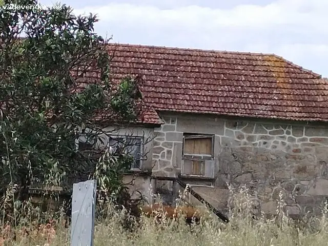 Casa con Terreno Edificable en Tomiño
