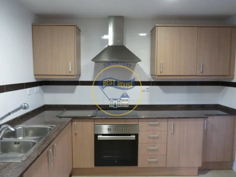Adosado en Agullent con 4 habitaciones y garaje