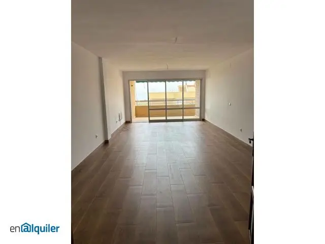 Alquiler Piso 5 Dormitorios 3 Baños Terraza Ascensor Málaga Este