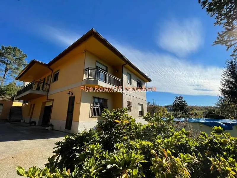 Casa en venta Ponteareas 4 dormitorios planta baja garaje jardin