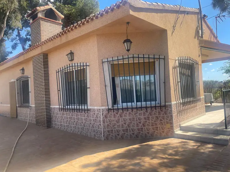 Venta Chalet con Piscina en Aspe