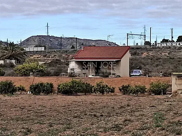 Chalet en Novelda con Gran Parcela