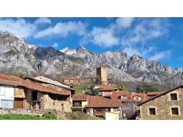 Complejo Rustico en Mogrovejo Picos de Europa Ideal Vivienda u Hosteleria