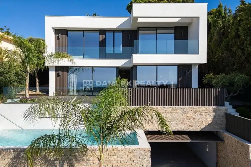 Chalet de Lujo en Lloret de Mar con Vistas al Mar