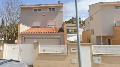 Chalet en Venta Terrassa 205m2 4 Dormitorios 2 Baños