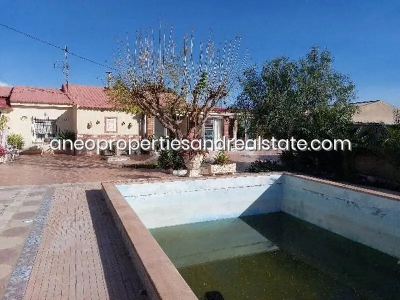 Chalet con Piscina en Novelda Alicante