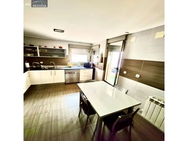 Grupo La Noria Vende Adosado, 4 Dormitorios, 3 Baños. Zona Barrio Medicina